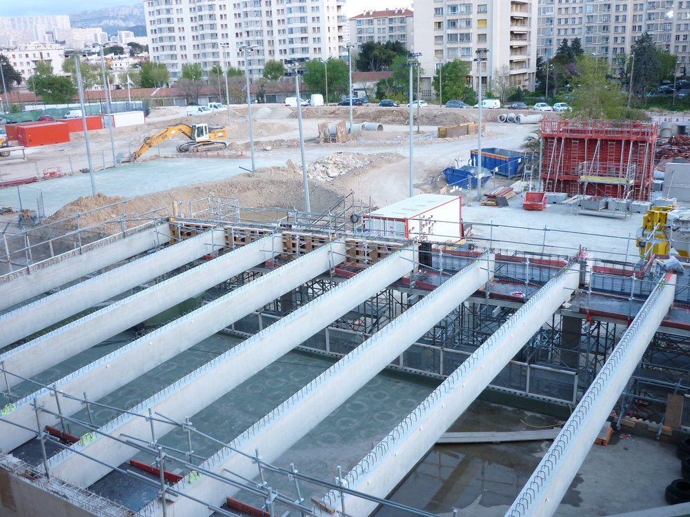 Construction de Parvis Sud au dessus du métro en Dromel et le rond-point du Prado coté Jean-Bouin.