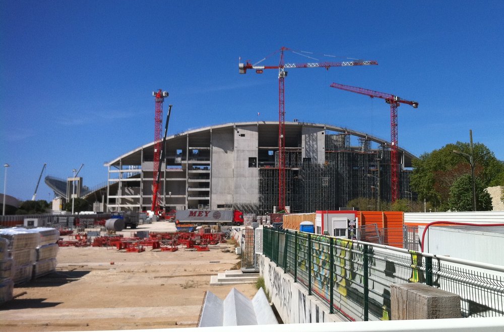 Vu général de Ganay, en bas a droite encore un gradin en attente ...