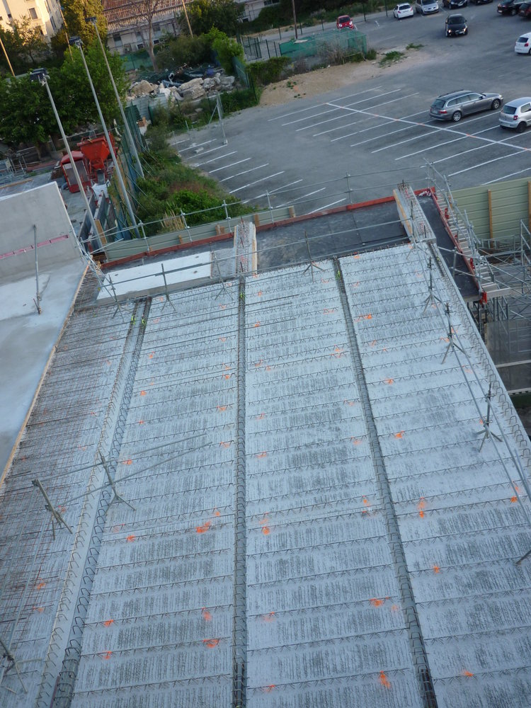 Parvis Sud vu du virage Sud.