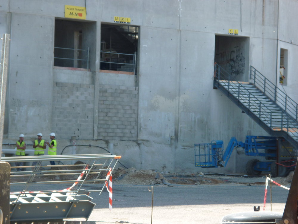 Vu d'ensemble du Futur Parvis Nord avec la dépose des escaliers ...