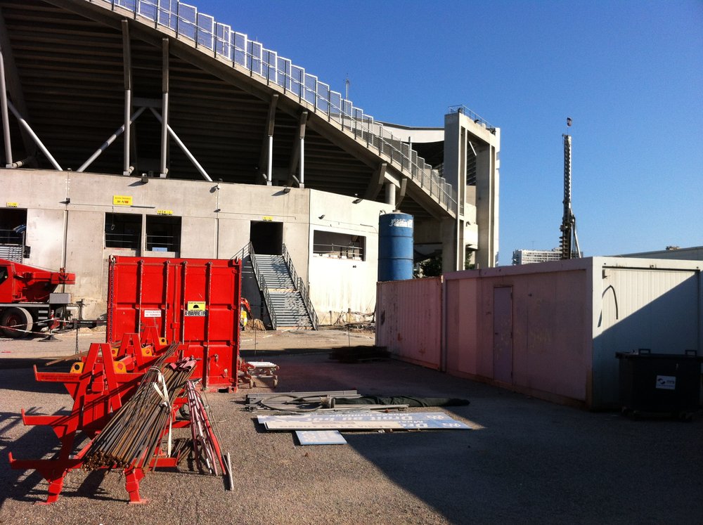 Photo du Parvis Nord avec la creation d'une ouverture sur le mur de droite