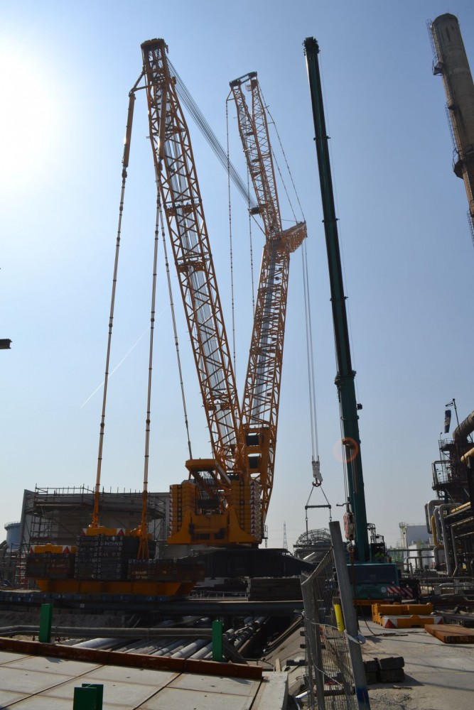 Avec 350T de lest pour soulever un four de 300T