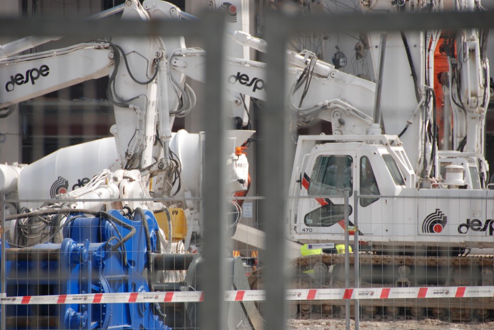 par terre la colonne...