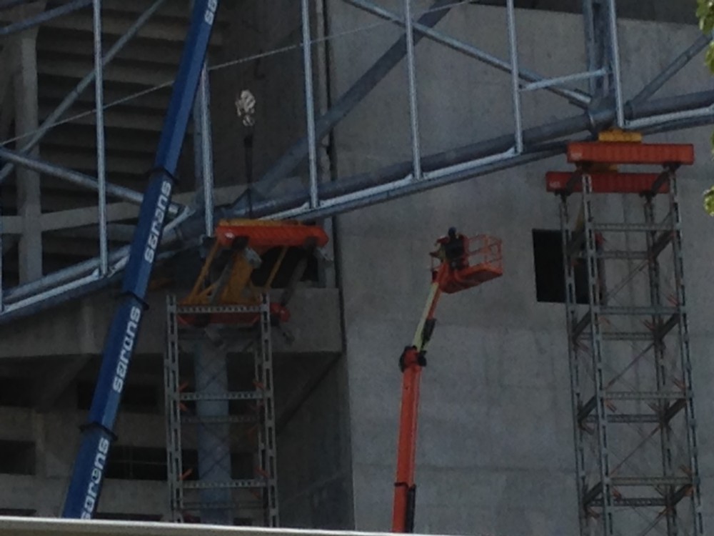 On cogne comme des marteaux