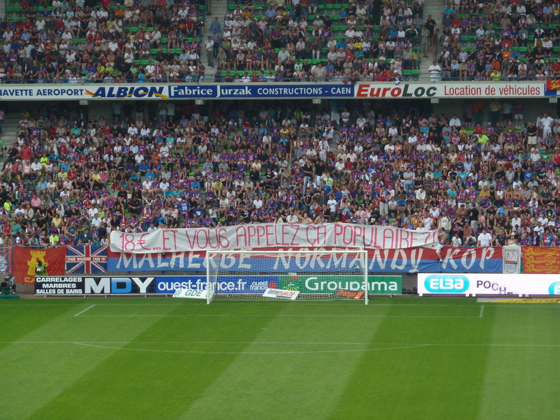 Banderole lors de Caen - Lille (Août 2011) - crédit photo : info-stades.fr