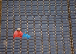 /images/fans/NFL-football-empty-stadium-seats-rain1.jpg