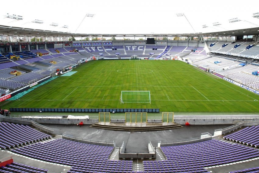 http://www.info-stades.fr/uploads/stades/toulouse-stadium1.jpg