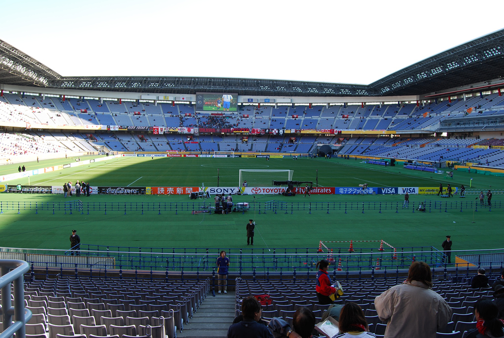 Nissan stadium yokohama capacity