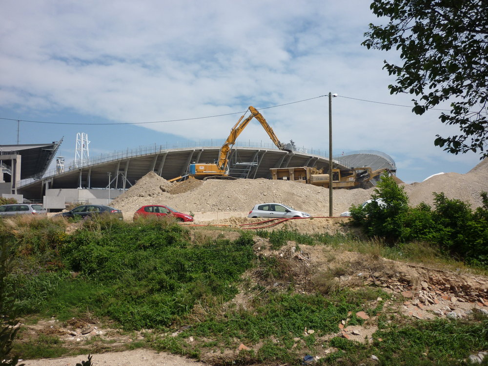 Divers Travaux a l’arrière du VS surement pour les futur bâtiment ...