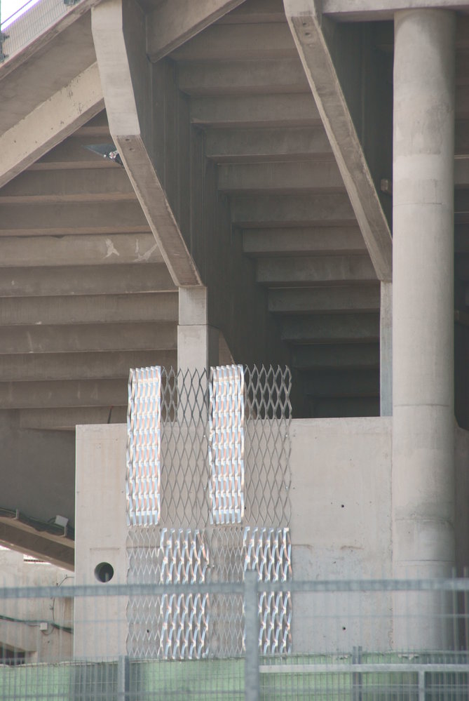 Echantillon du bardage prévu normalement pour les façades de Ganay et Jean-Bouin (photos Lsx : merci à lui