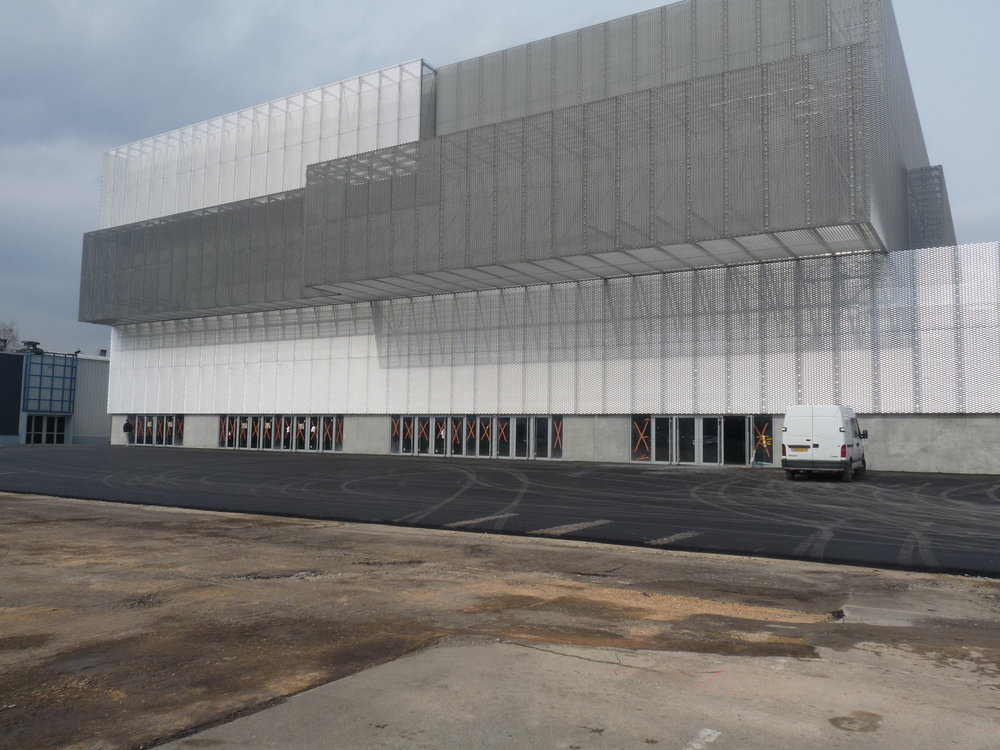 Salle de spectacle de Mâcon (Le Spot) : vue de la façade avant (entrée des spectateurs)