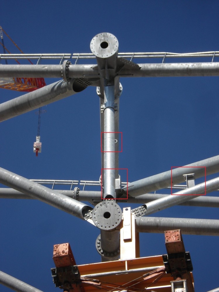 Zone d'accroche mais quoi ??? Luminaire, haut-parleur, etc ... Affaire a suivre.