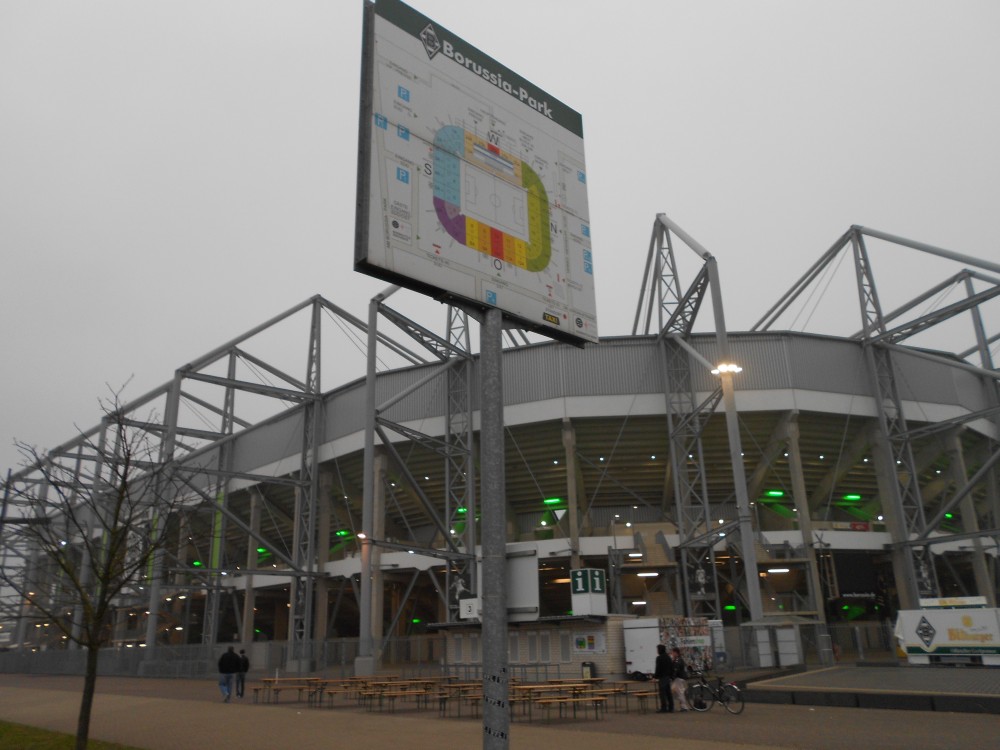 Parvi, et plan du stade