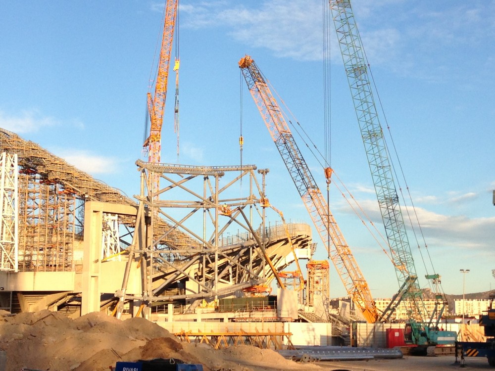 Pose des derniers contreventements en cours.