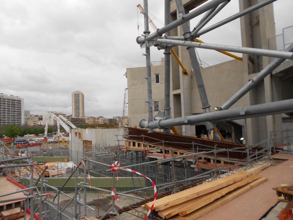 Agrandissement du Parvis Sud.