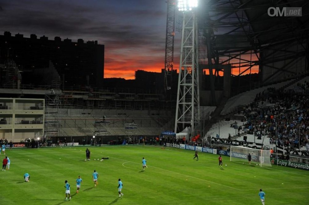 L'échauffement des Olympiens au Vélodrome