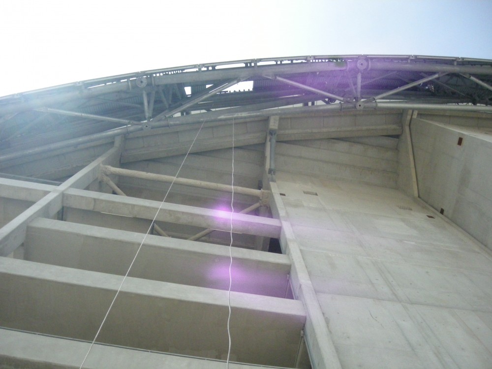 le même vu de dessous et de l'extérieur