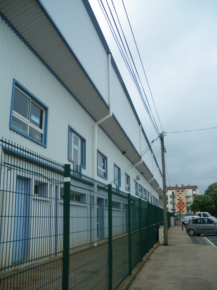 Le derrière de la tribune Rui