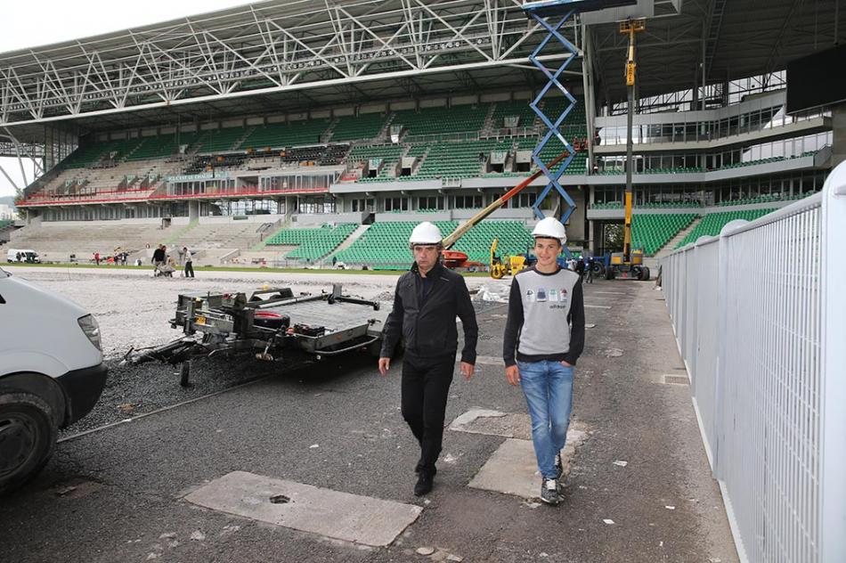 Début du bardage sur la casquette de Faurand !