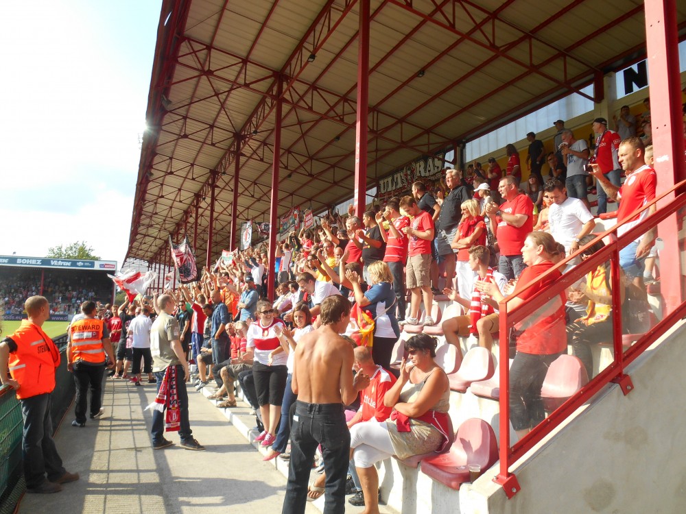 Supporters du Standard dans la tribune 3