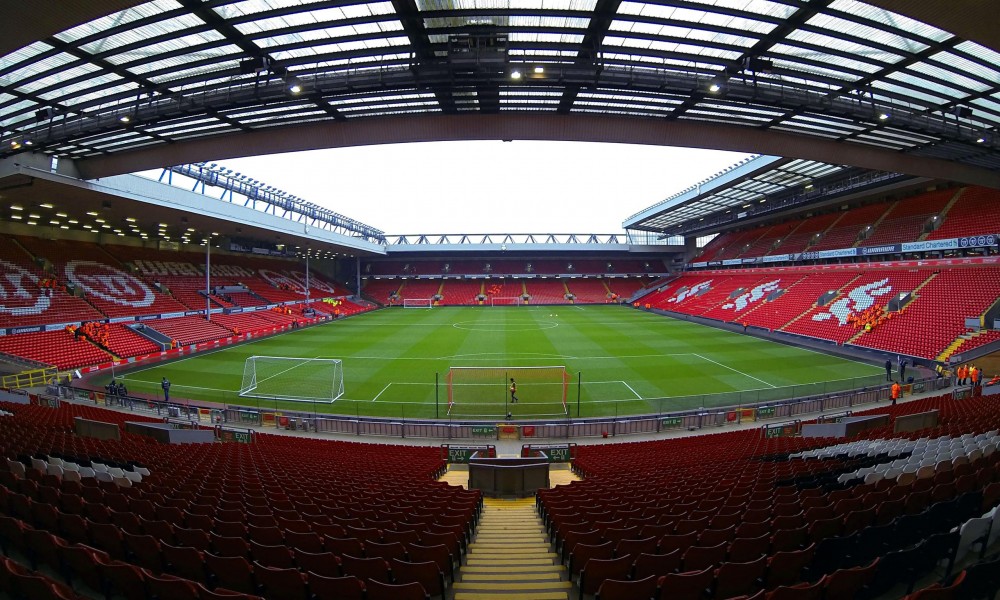 Anfield-014.jpg (666.51 Kio) Consulté 5236 fois De même pour Anfield, il y a un habillage pour cacher câbles ...