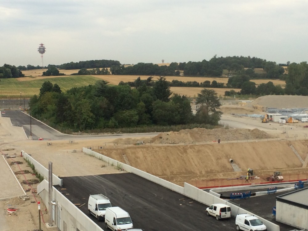Lagune Sud et gare navettes au fond