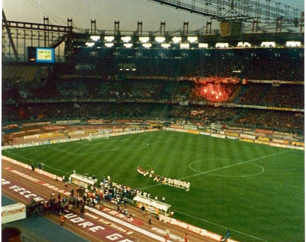 300px-Stadio_delle_Alpi_2.jpg