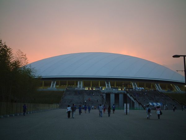 Ōita_Stadium_outside_view.jpg