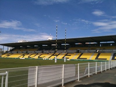 Stade_rochelais_tribune.jpg