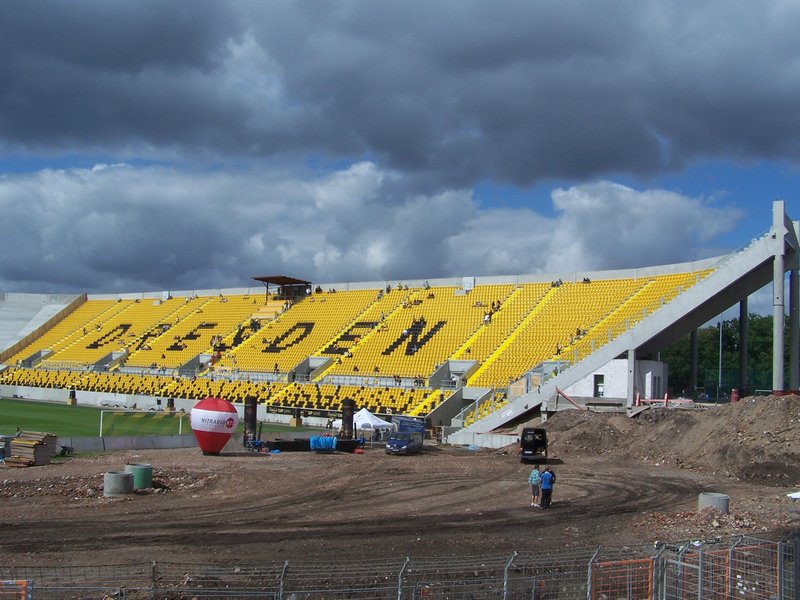 Dresden_Rudolf-Harbig-Stadion_Westtribüne_August_2008_2.JPG