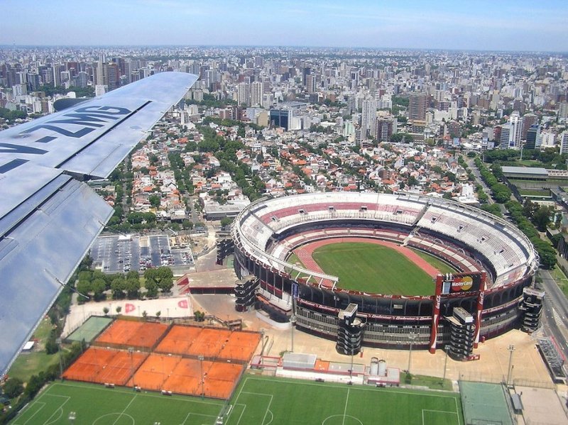 estadio River_Larry.jpg