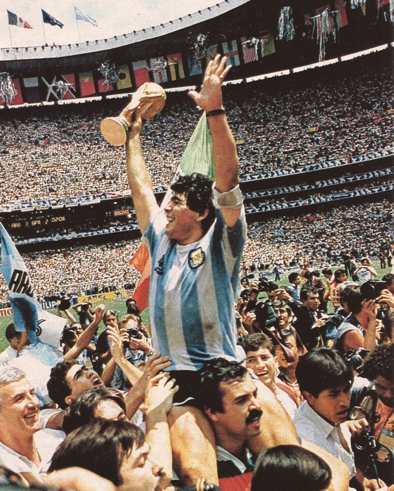 Maradona_Estadio_Azteca.jpg