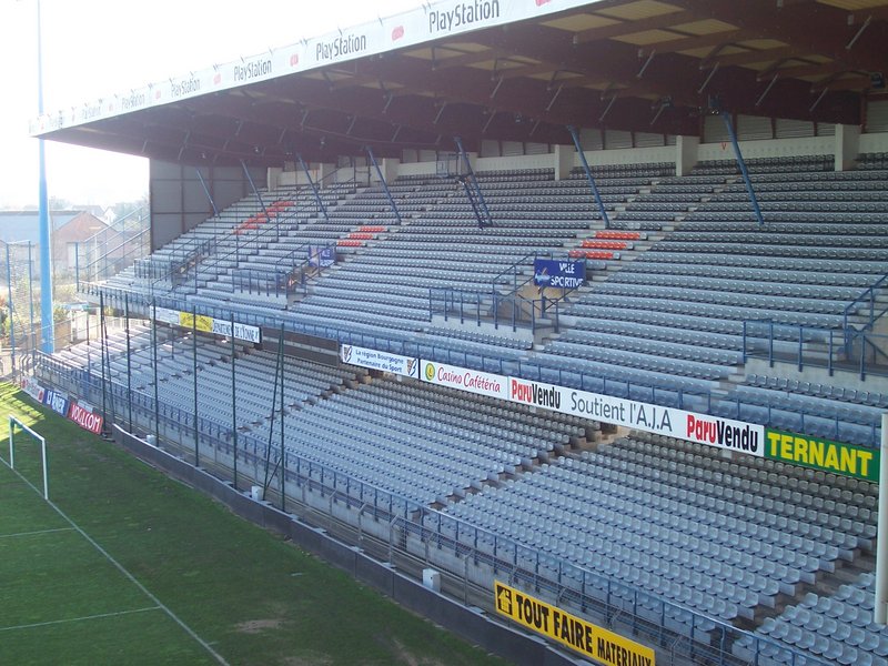 Auxerre_-_Stade_Abbé-Deschamps_(36).JPG