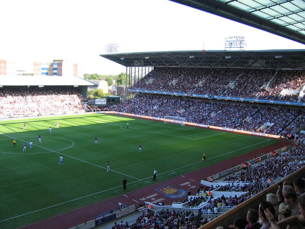 West_Ham_match_Boleyn_Ground_2006.jpg