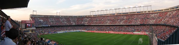 Estadio_Vicente_Calderón_en_el_Atlético_de_Madrid-Schalke_04_(2008).jpg