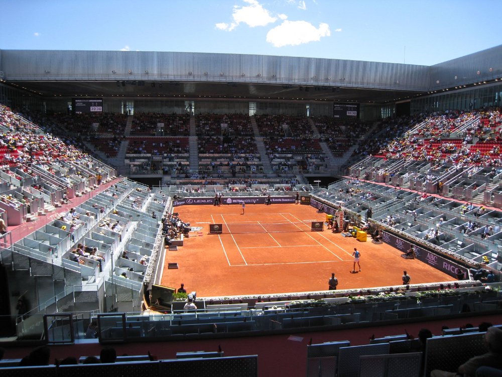 Caroline_Wozniacki_and_Dinara_Safina_at_the_2009_Mutua_Madrileña_Madrid_Open.jpg