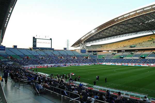 800px-Saitama_Stadium_Japan_vs_Paraguay.jpg