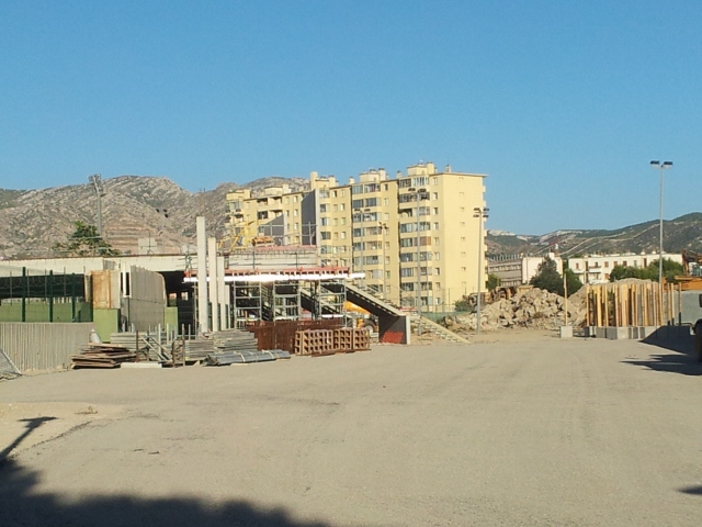 Parvis Sud avec escaliers / 20120731_192709 (640x480).jpg 20120731_192709 (640x480).jpg