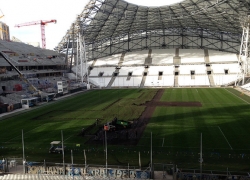 /images/euro2016/marseille-velodrome/changement-pelouse-marseille-velodrome.jpg