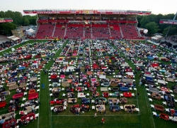 /images/fans/canape-pour-regarder-coupe-du-monde-bresil-stade.jpg